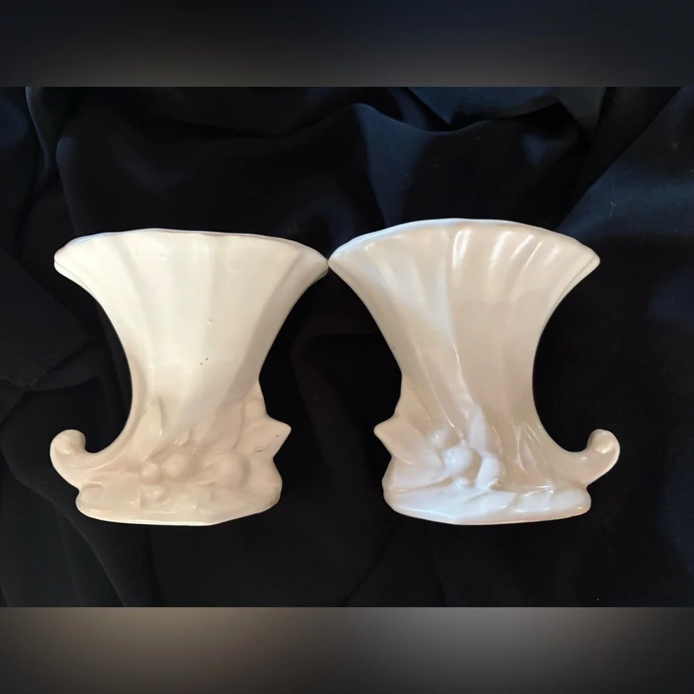 Mccoy Cream Cornucopia Vases lovely vintage condition - Picture 2 of 6